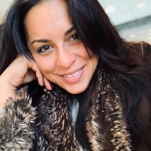 Meet your Posher, Iris